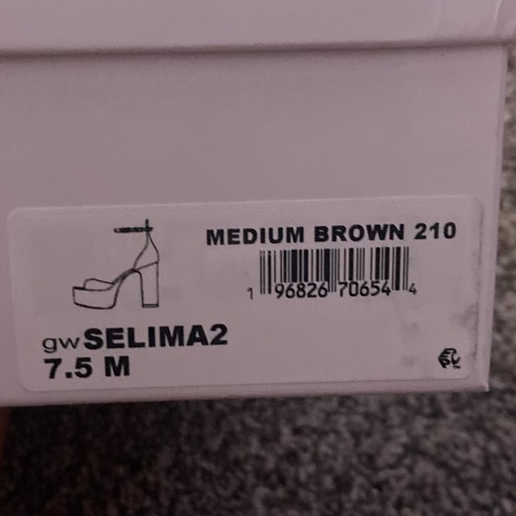 guess heels - Picture 3 of 3